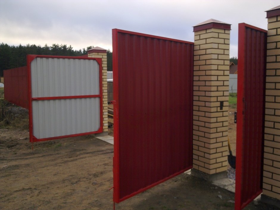 Распашные ворота металлопрофиль