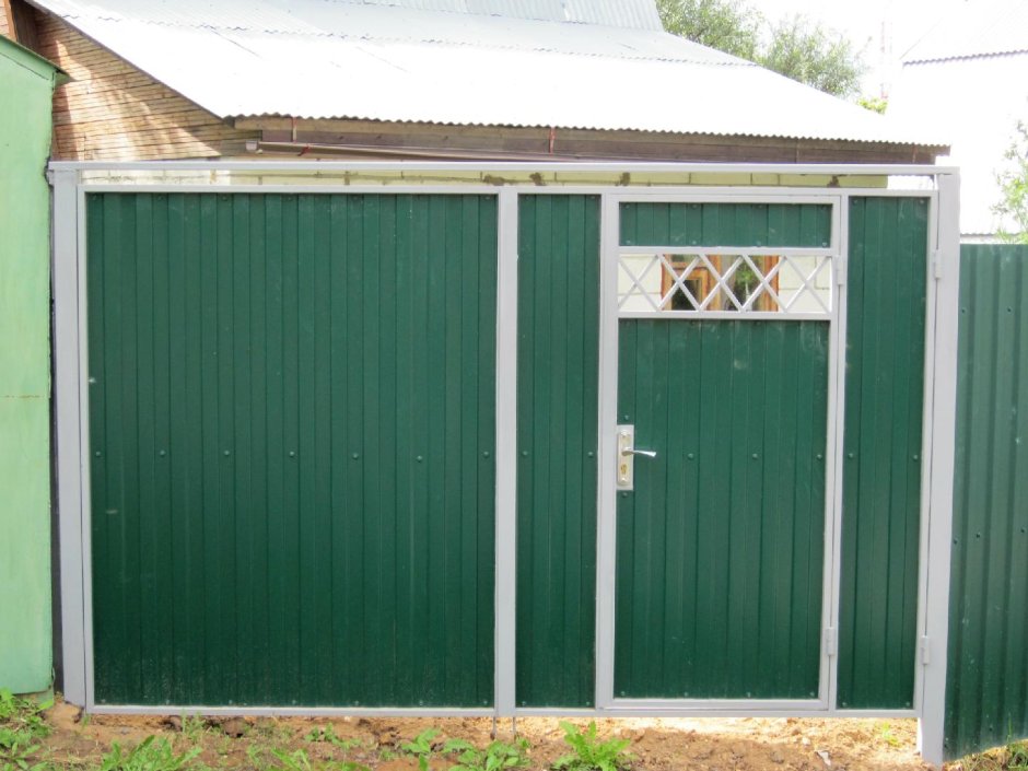 Калитка из профнастила в рамке