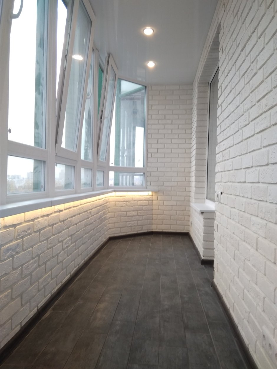 Отделка балкона декоративным камнем