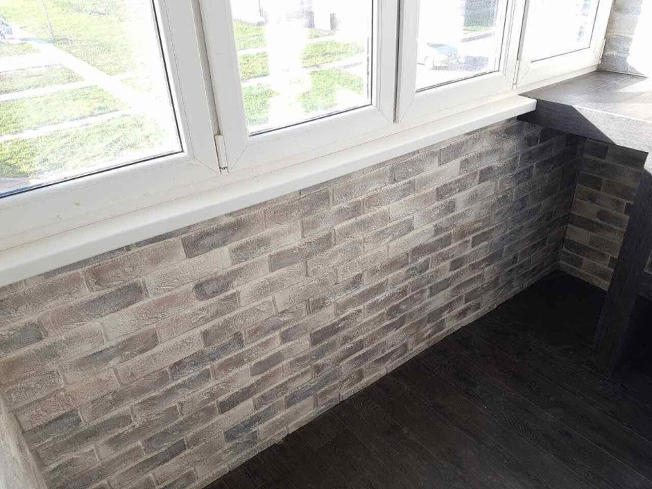 Декоративный кирпич для внутренней отделки балкона