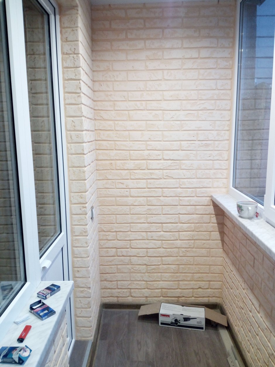 Отделка кирпичного балкона