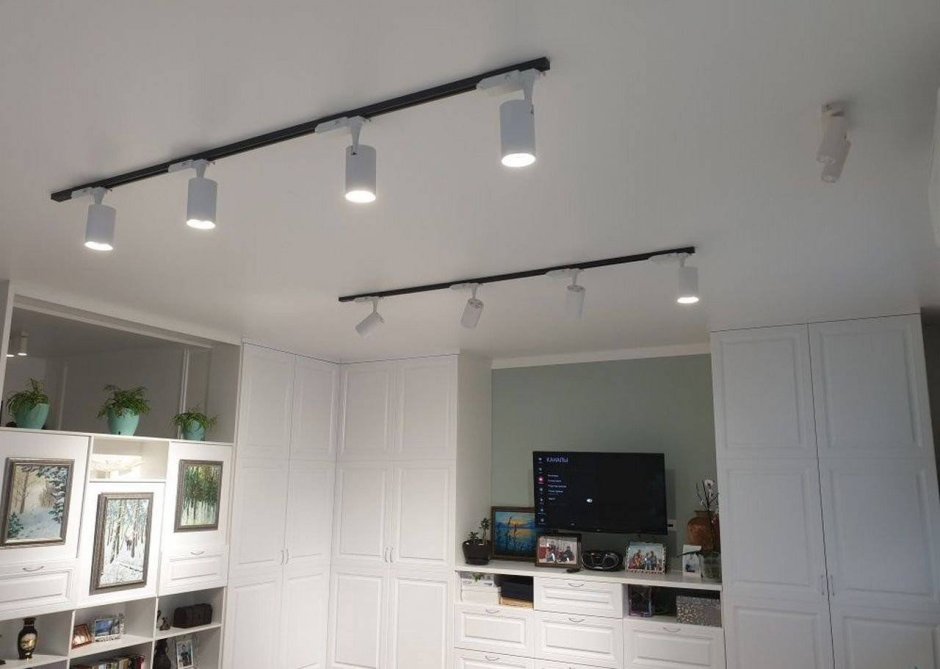 Накладной магнитный трековый шинопровод