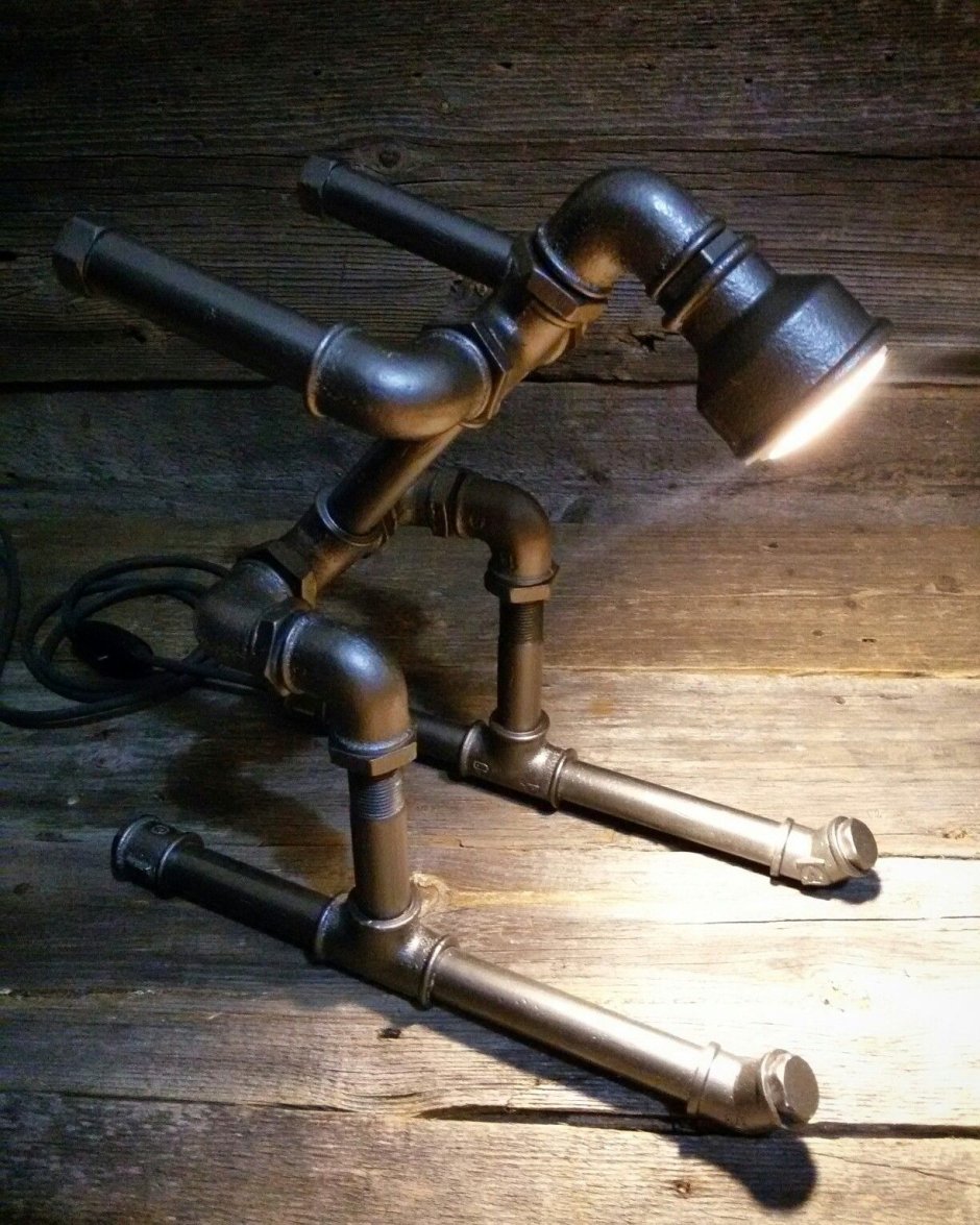 Торшер из водопроводных труб