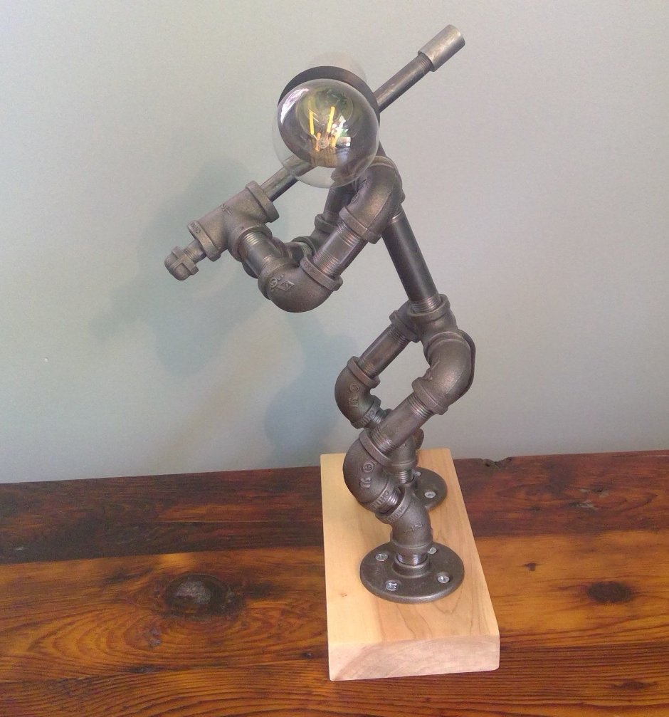 Светильник человечек из труб