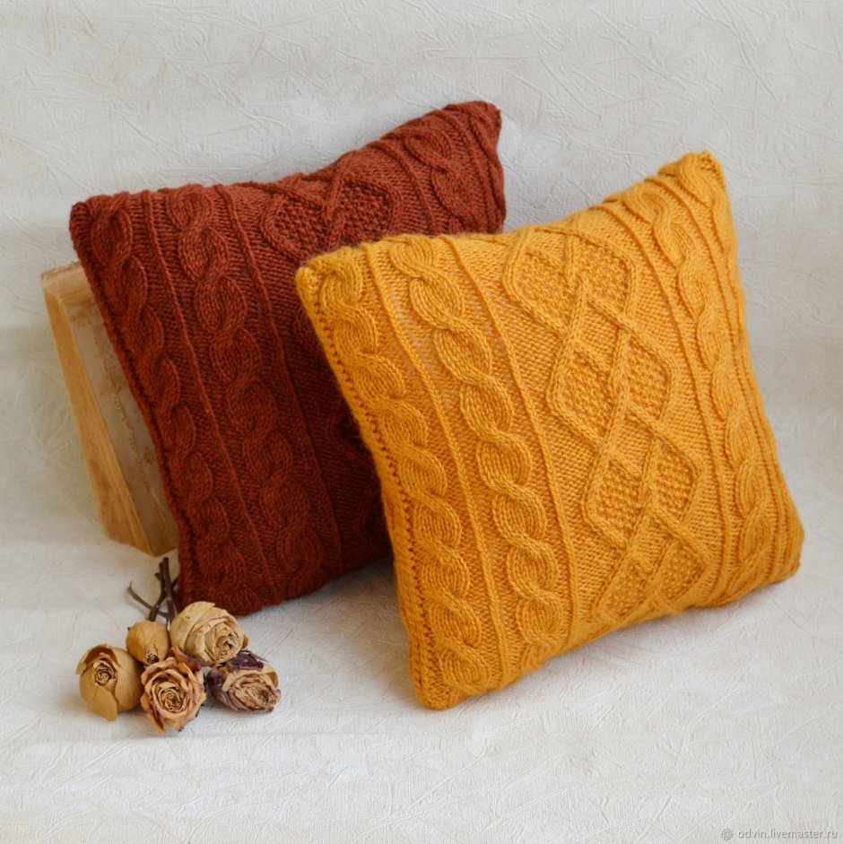 Подушка с кисточками