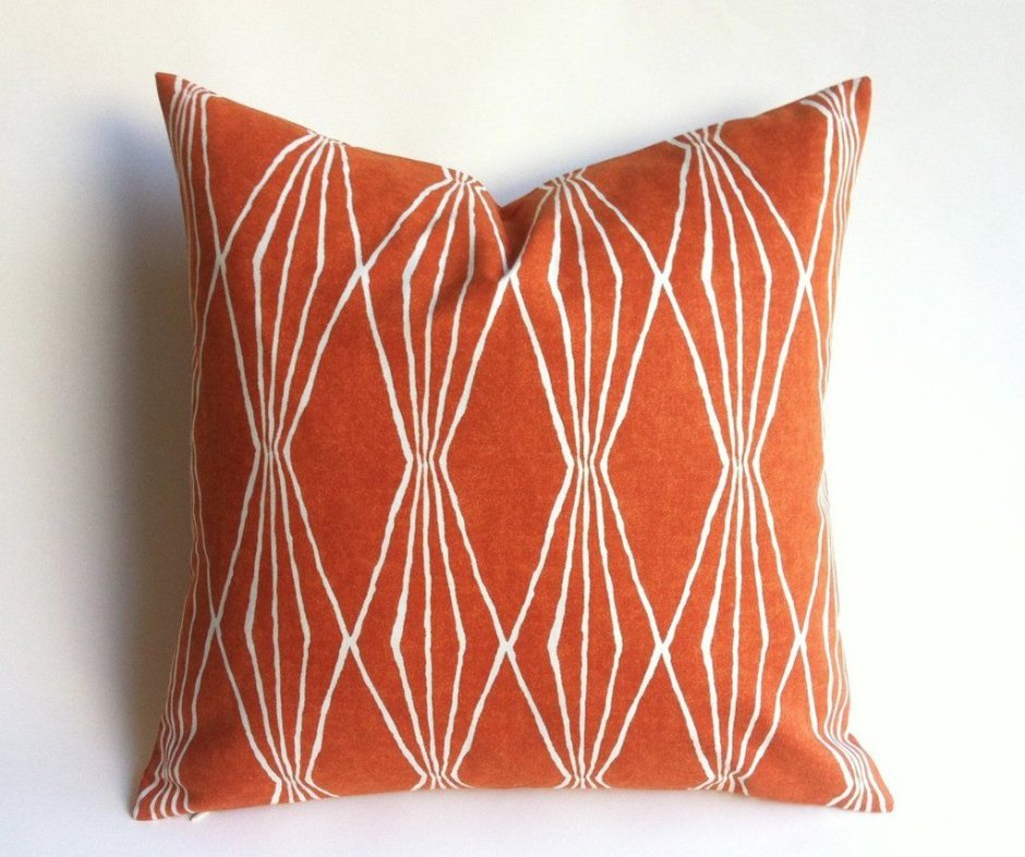 Подушка с кисточками