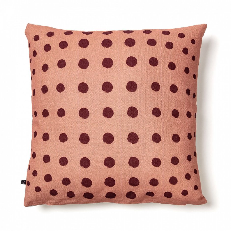 Оранжевые подушки на диван