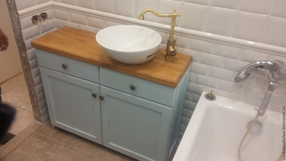 Тумба под раковину с деревянной столешницей