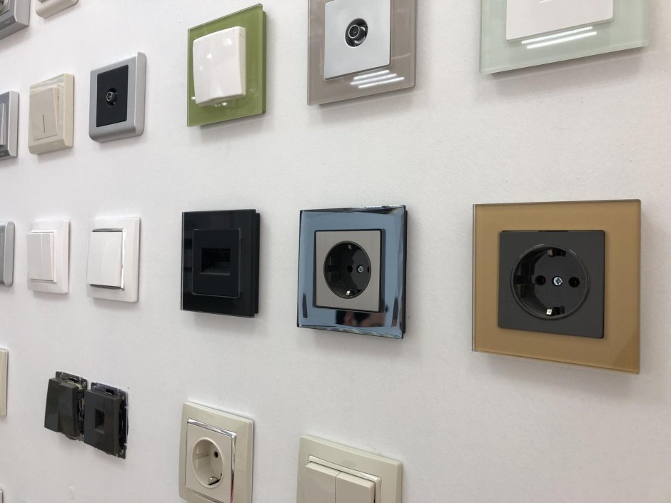 Schneider Electric 2 двойных выключателя и розетка