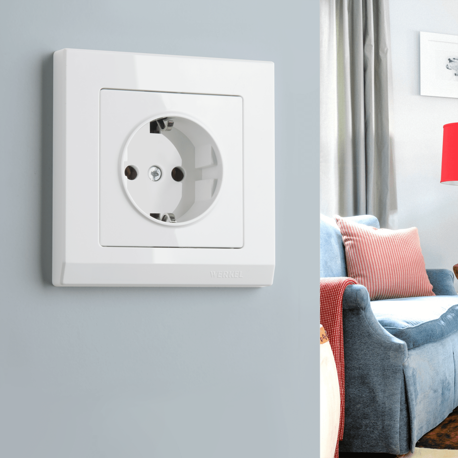 Удлинитель Evoline Plug белый