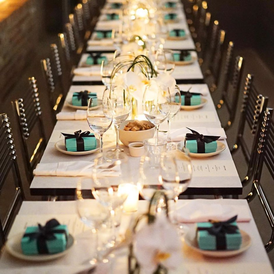 Сервировка стола в ресторане