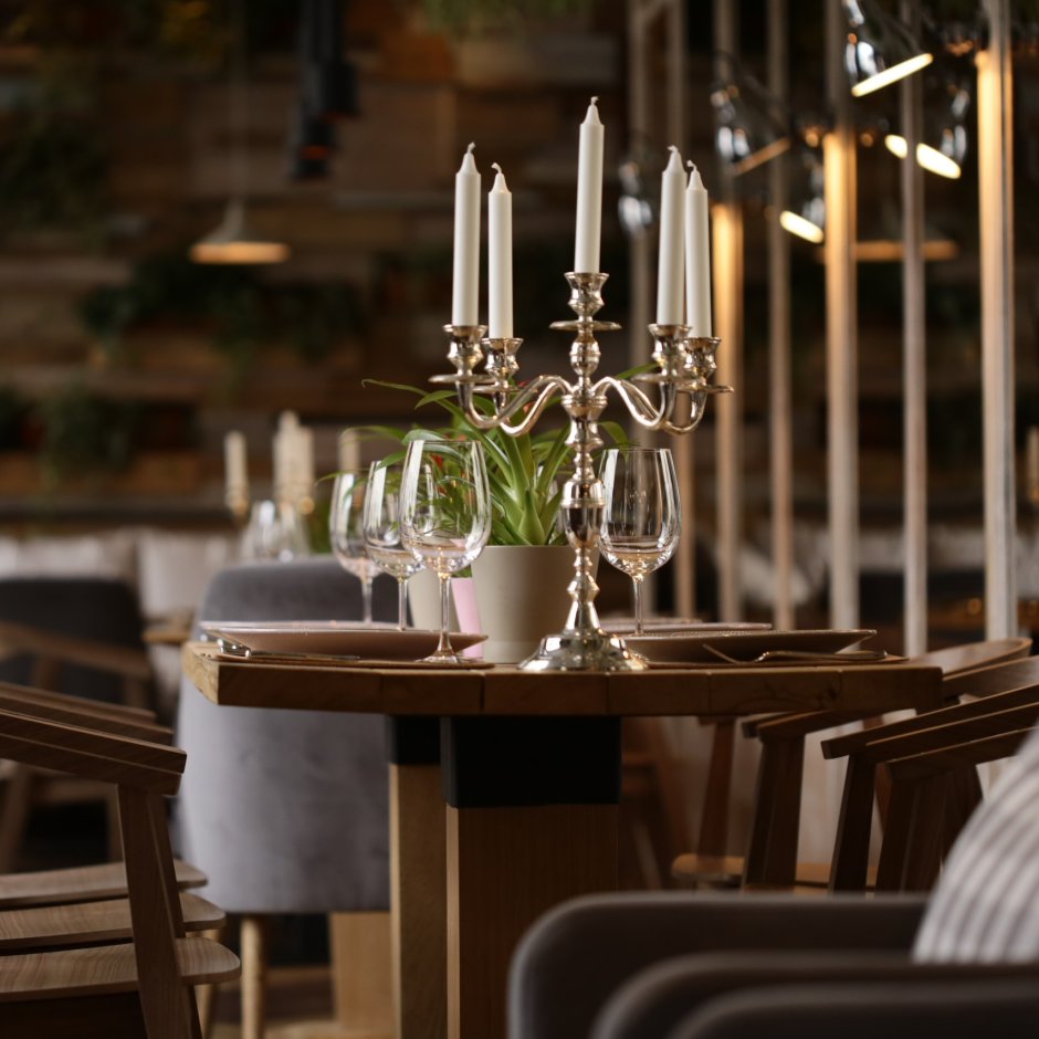 Сервировка стола на день рождения в кафе