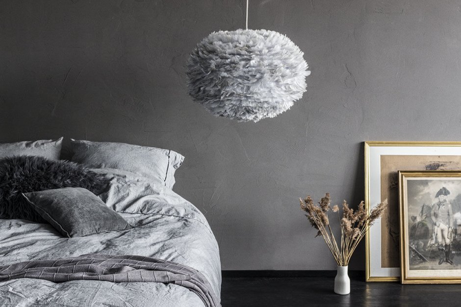 Пушистая люстра в спальню