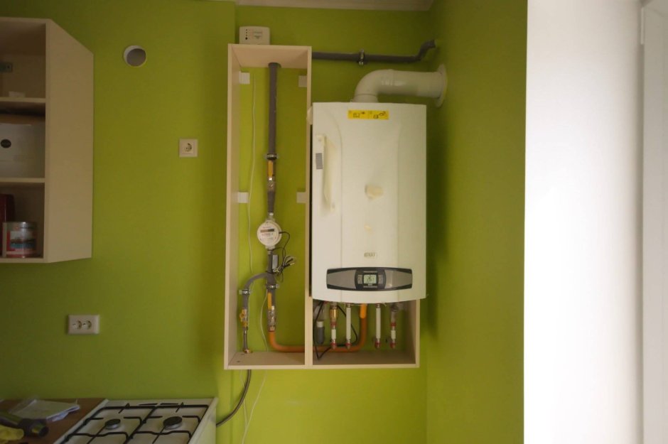 Газовый котел бакси на кухне в интерьере