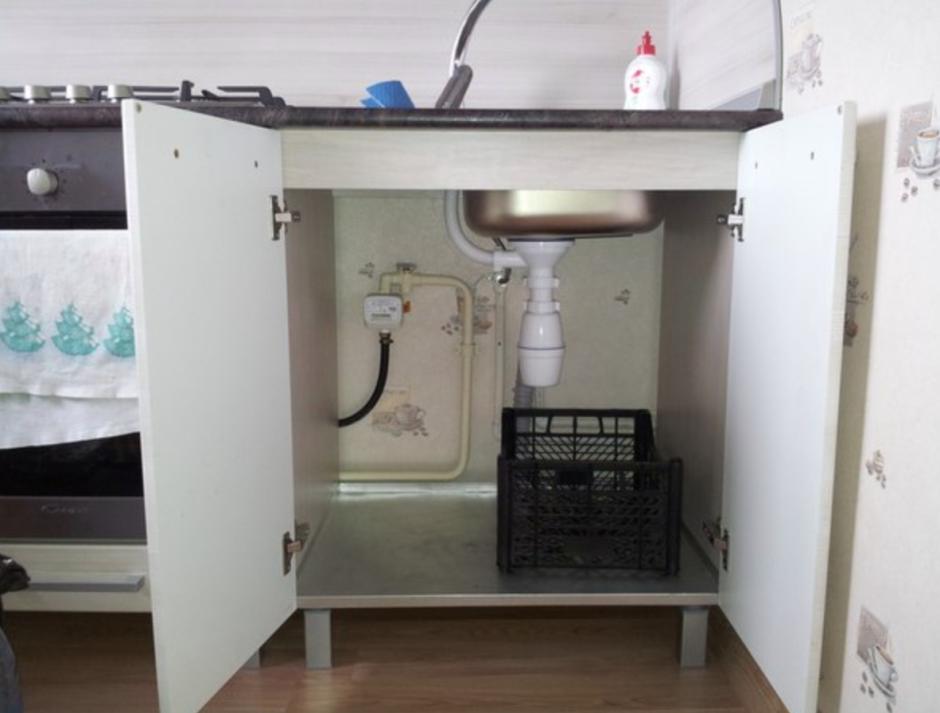 Газовый счетчик под мойкой