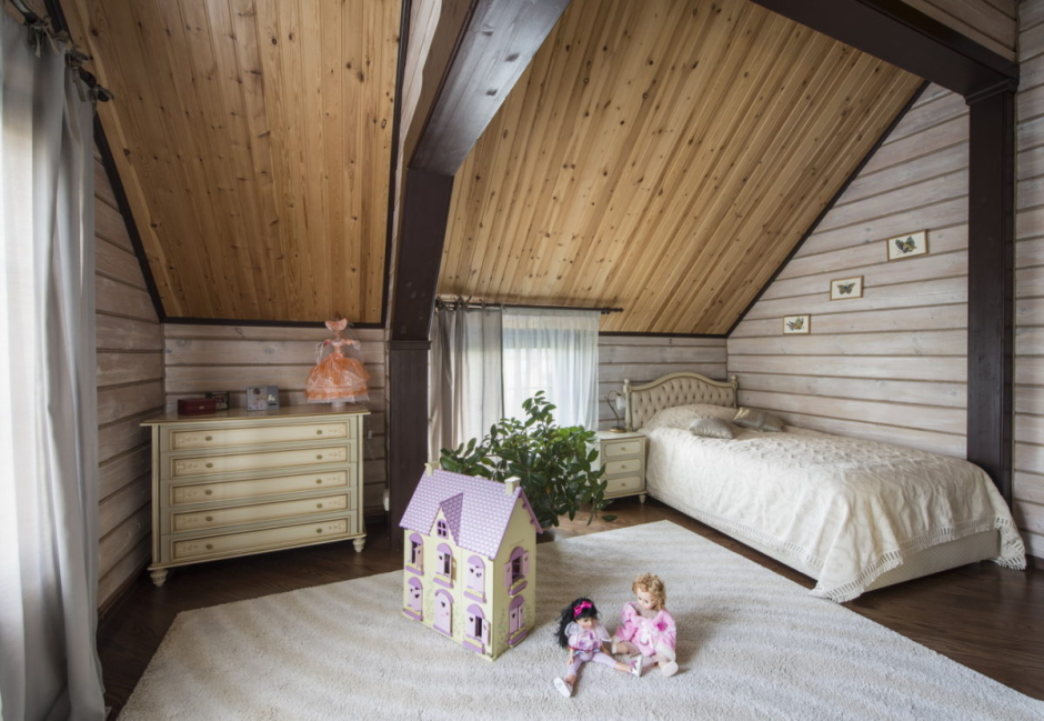 Детская комната на даче в деревянном доме