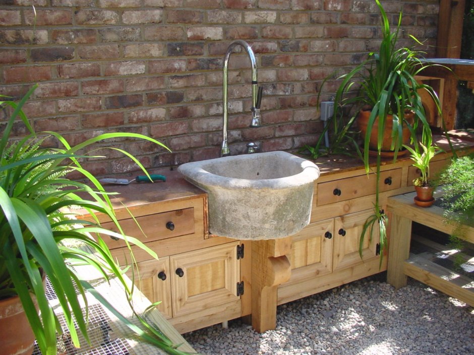 Уличный кран из кирпича