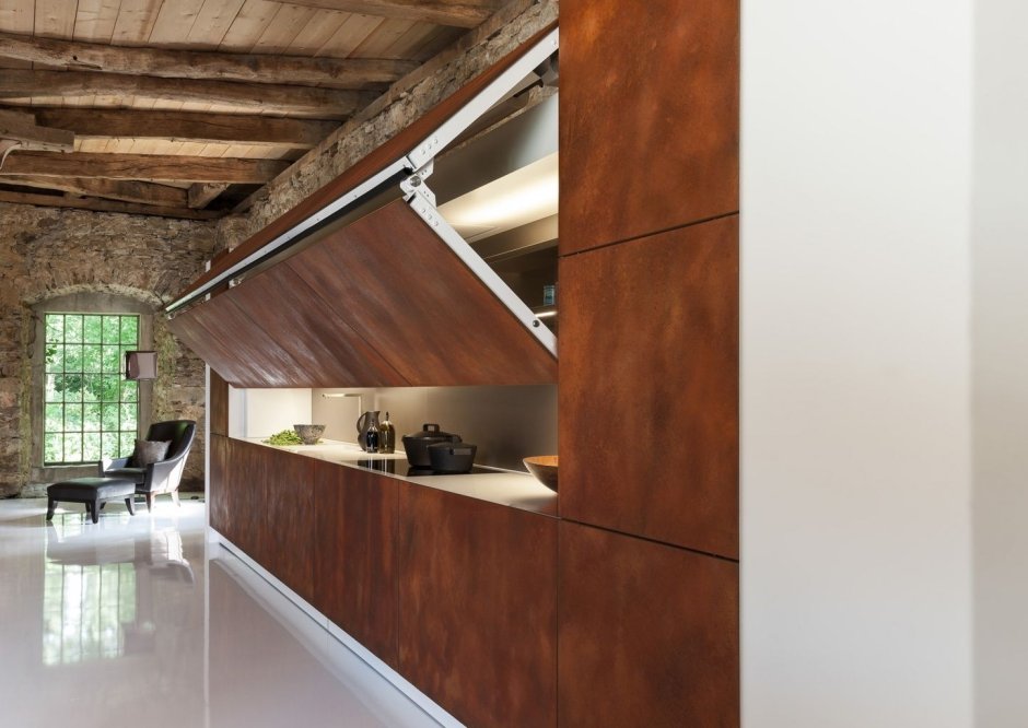 Кухня соскрытми шкафами