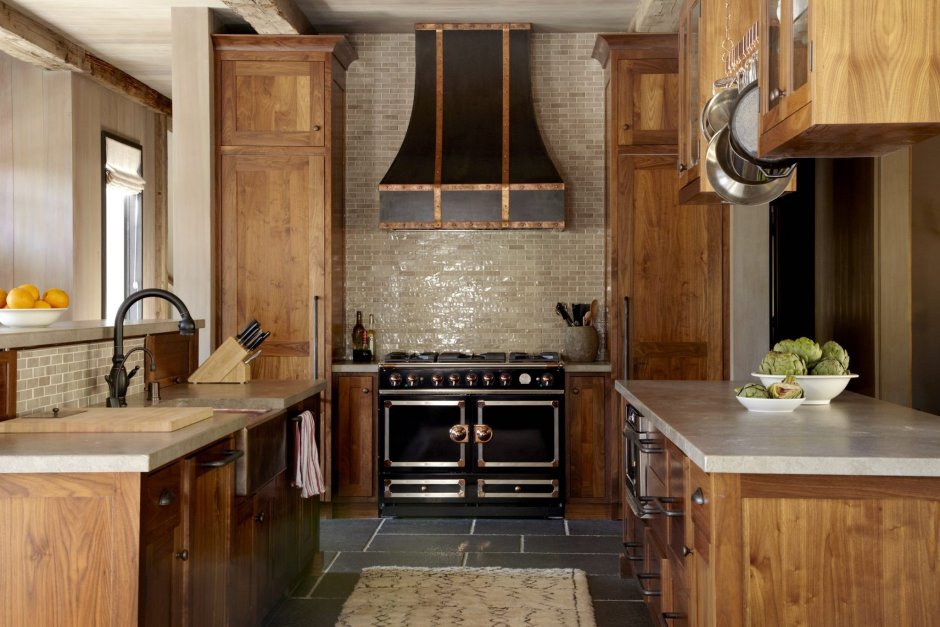 Кухня из меди и дерева