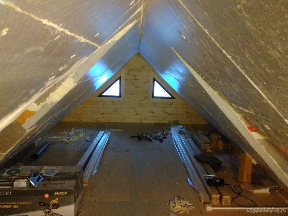 Образование сосулек на скатной кровле