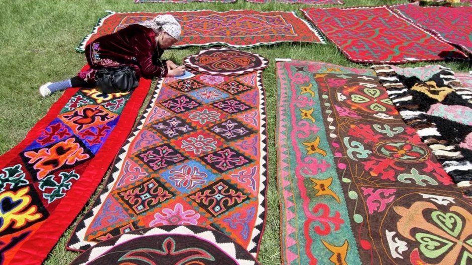 Кыргызский орнамент шырдак вектор