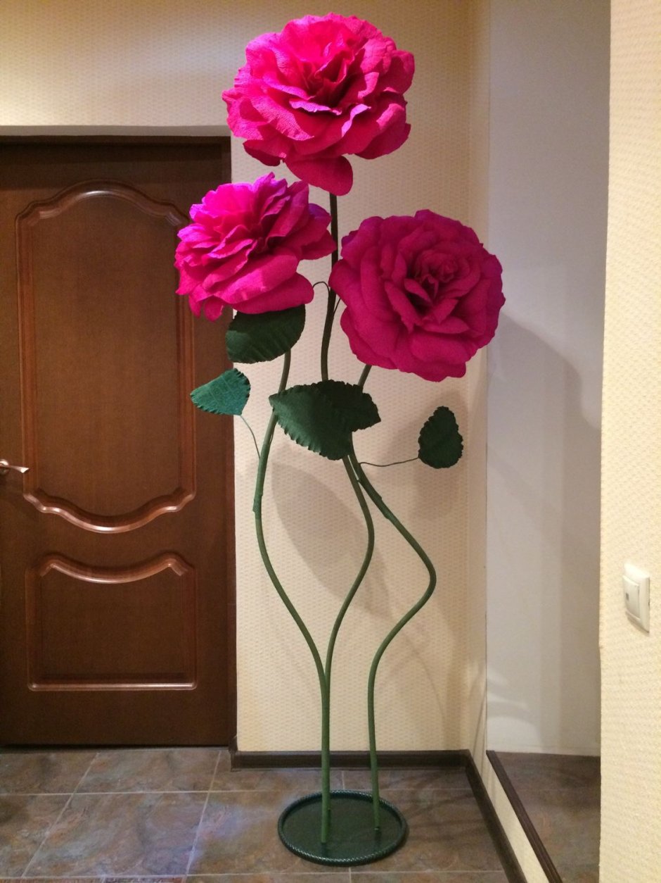 Напольные цветы из гофрированной бумаги