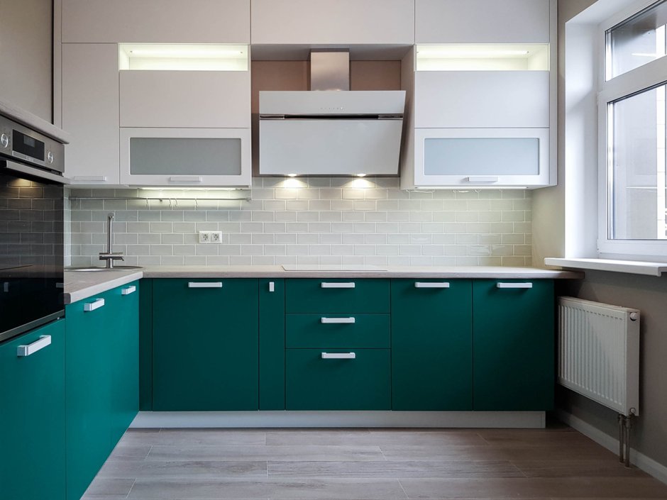 Бирюзовая матовая кухня