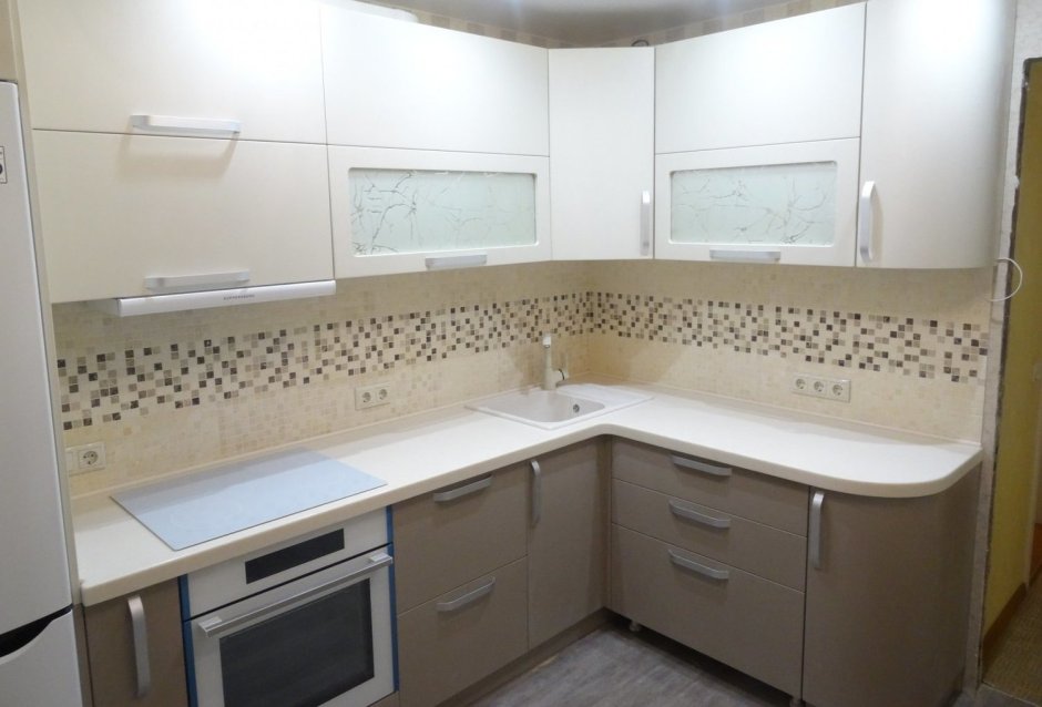 Маленькие угловые кухни в светлых тонах