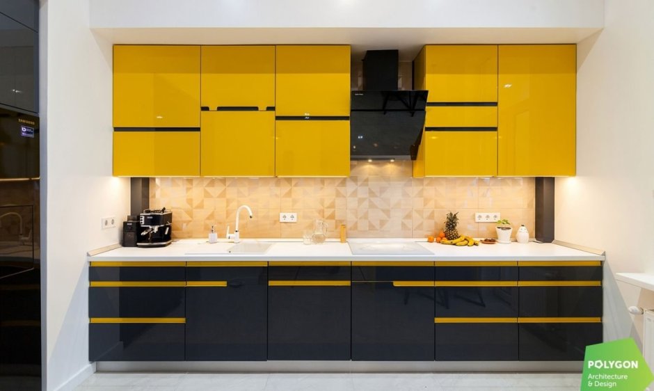 Черно желтая кухня
