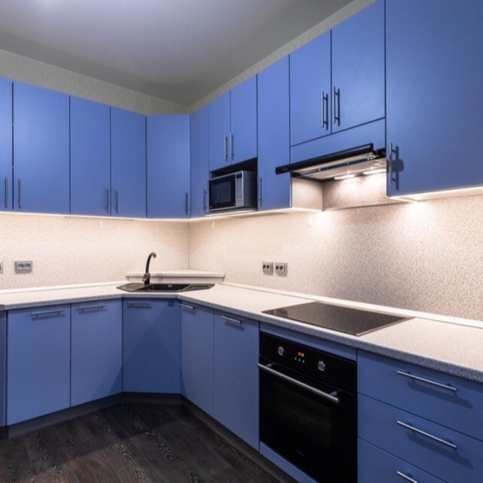 Синяя угловая кухня