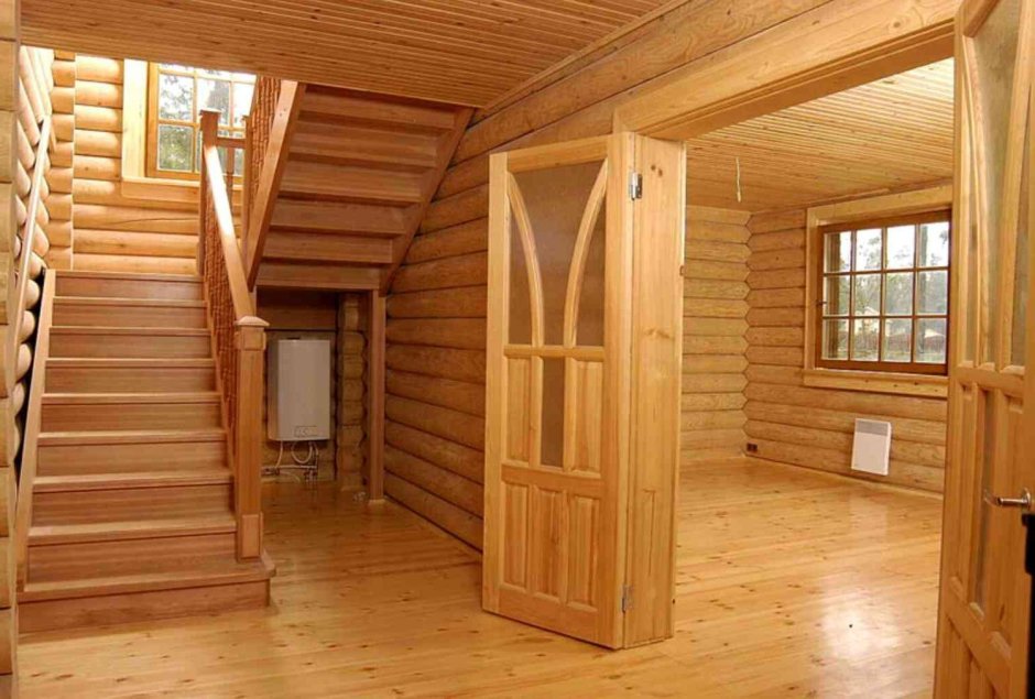 Деревянный дом из клееного бруса внутри дома