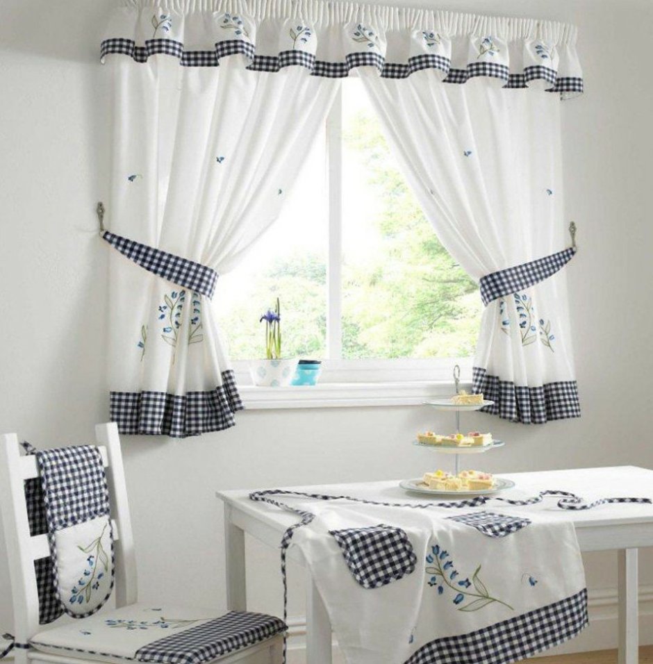 Шторки на кухню короткие