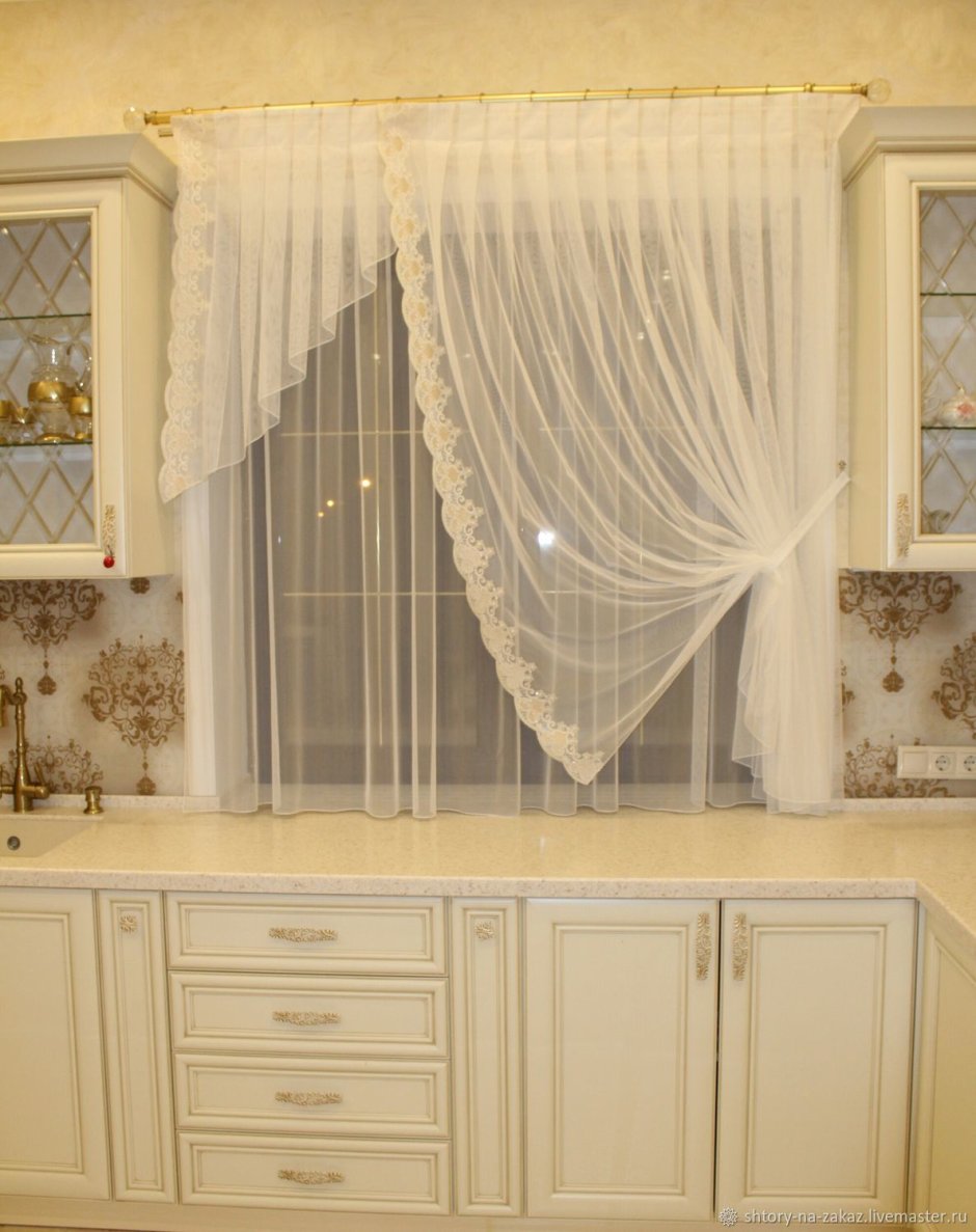 Шторы на кухонное окно с балконом