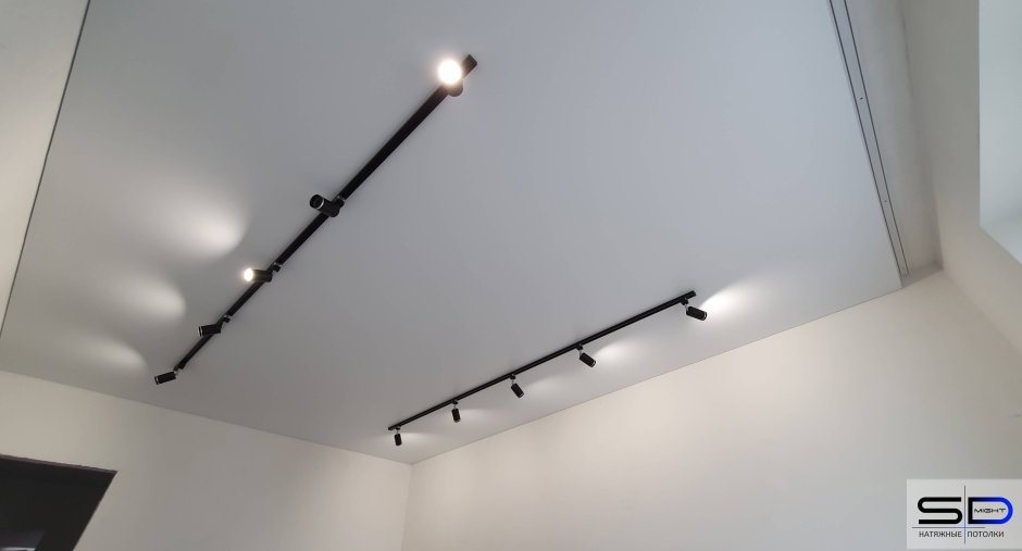 Трековый светильник Spiro в интерьере