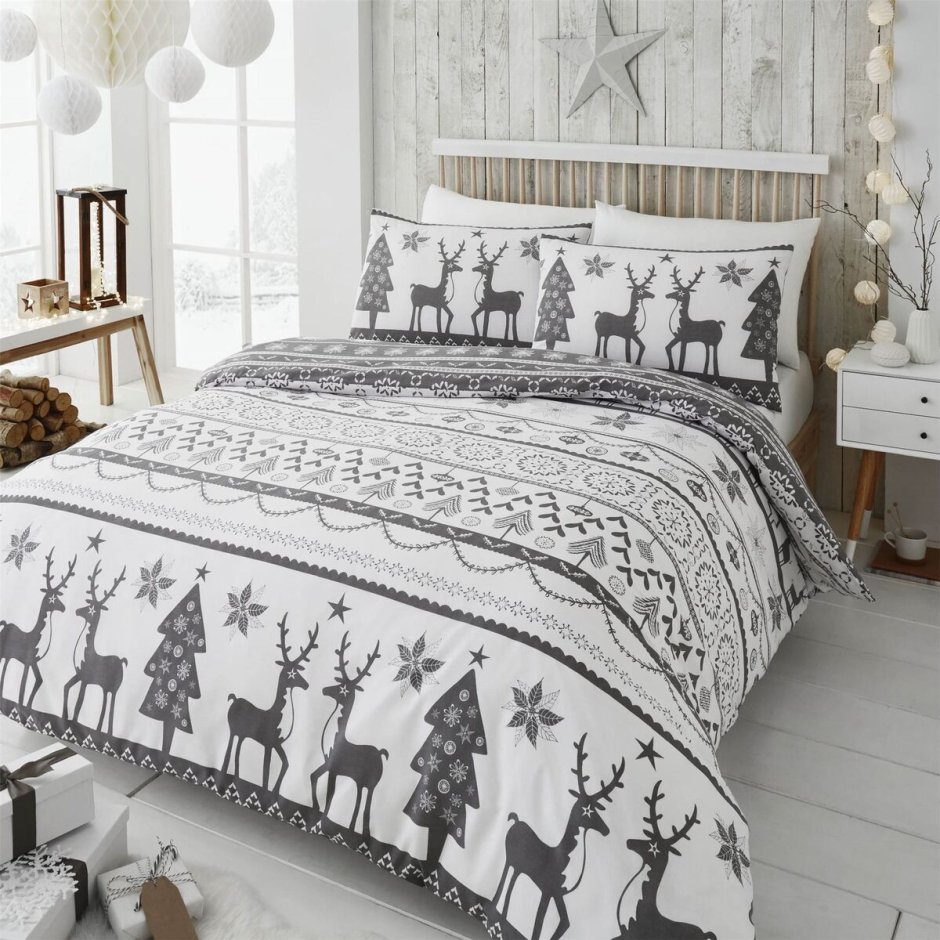 Спальня с белой кроватью