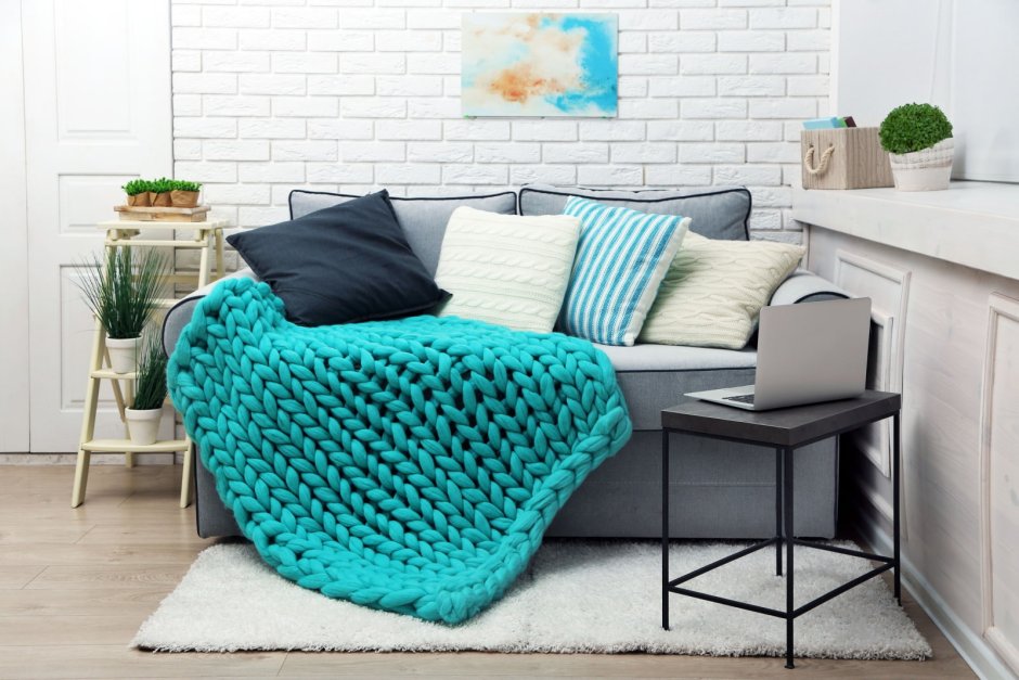 Вязаное покрывало на кровать