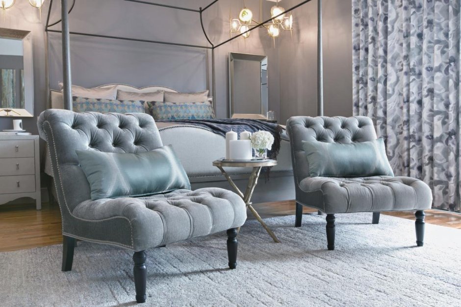 Интерьер квартиры с креслом велюр