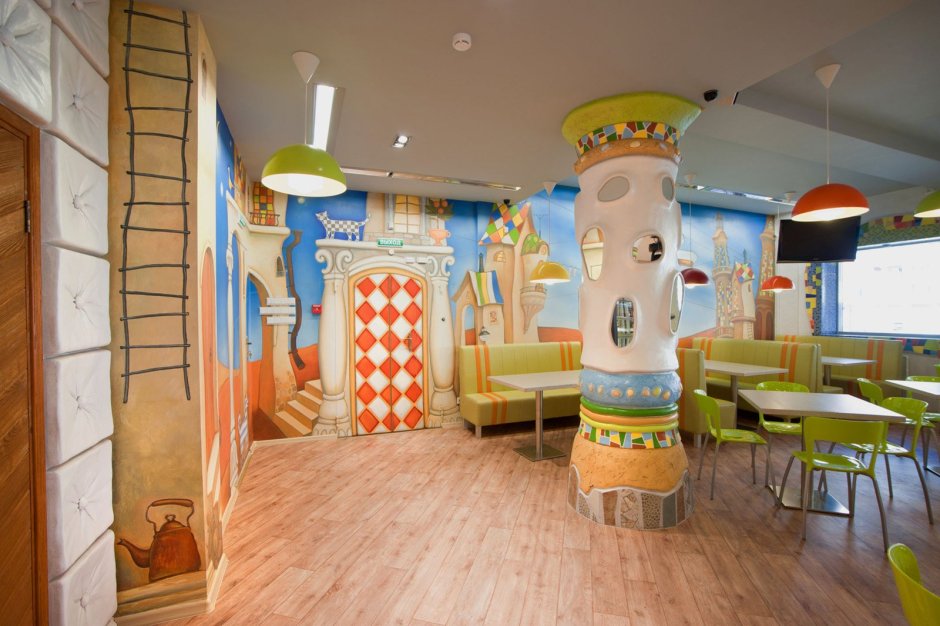 Интерьер детского кафе в сказочном стиле