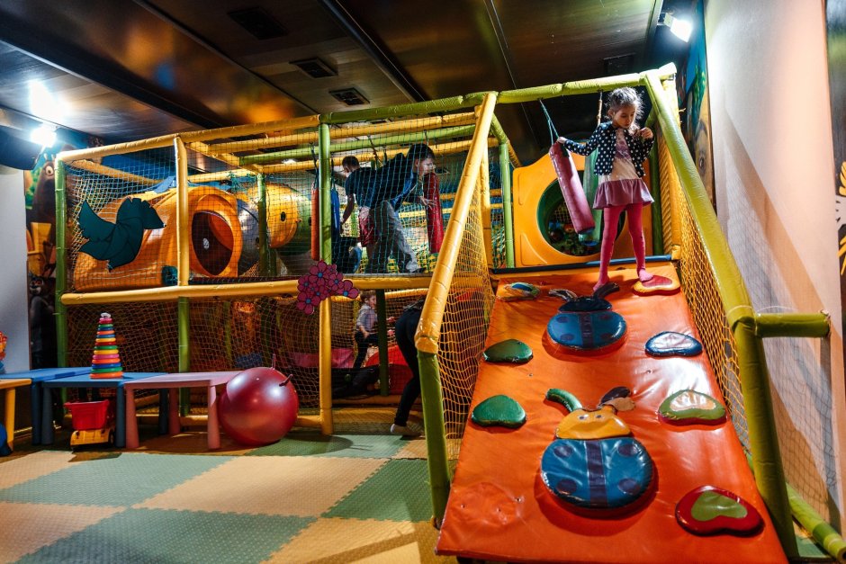 Кафе с игровой комнатой для детей