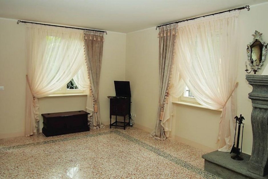 Шторы на три окна углом