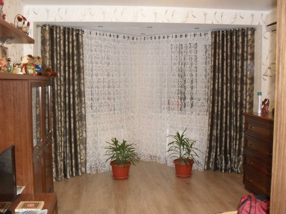 Шторы на угловые окна в гостиной