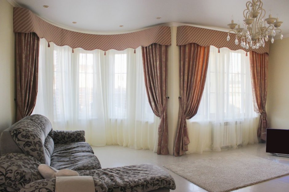 Угловые шторы в спальню