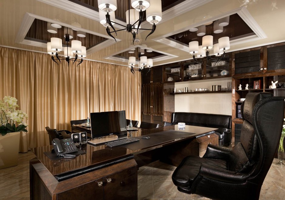 Интерьер кабинета руководителя мужчины