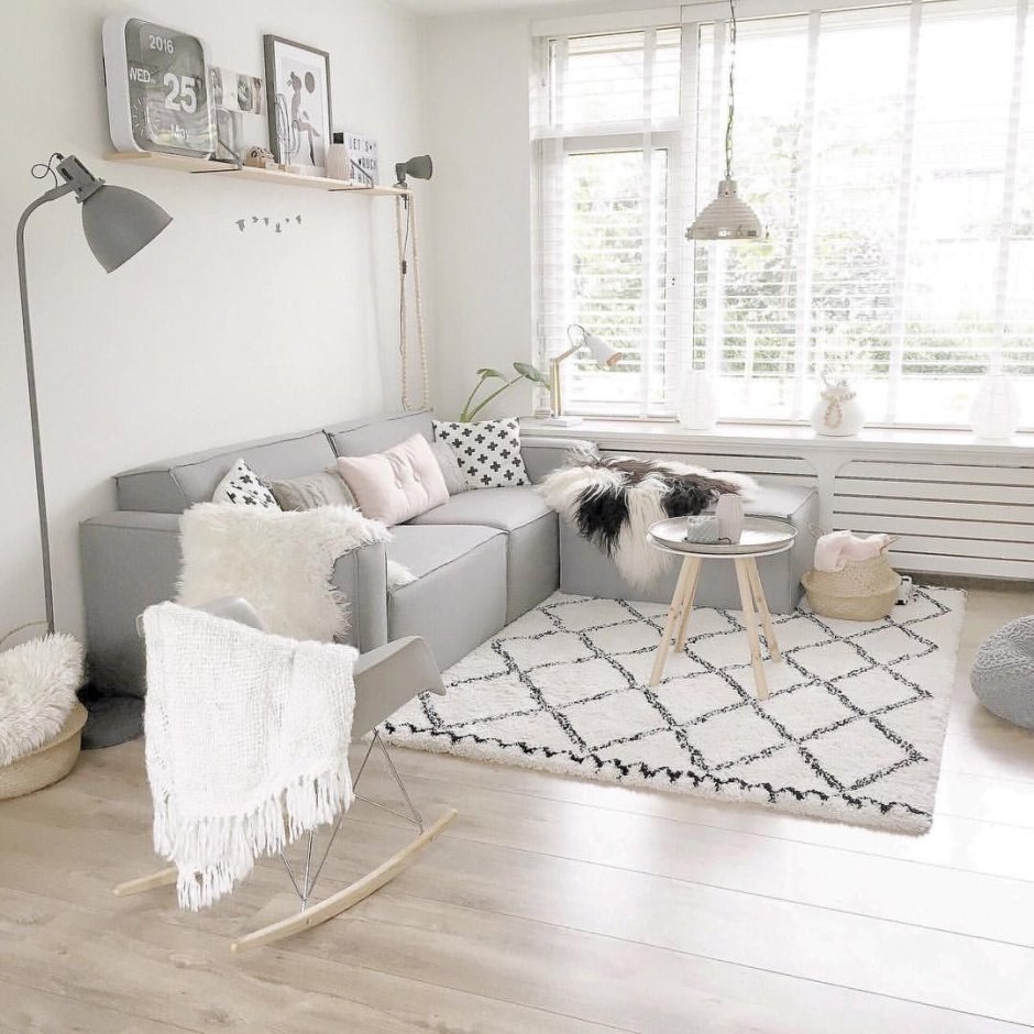 Детская в скандинавском стиле пушистые подушки