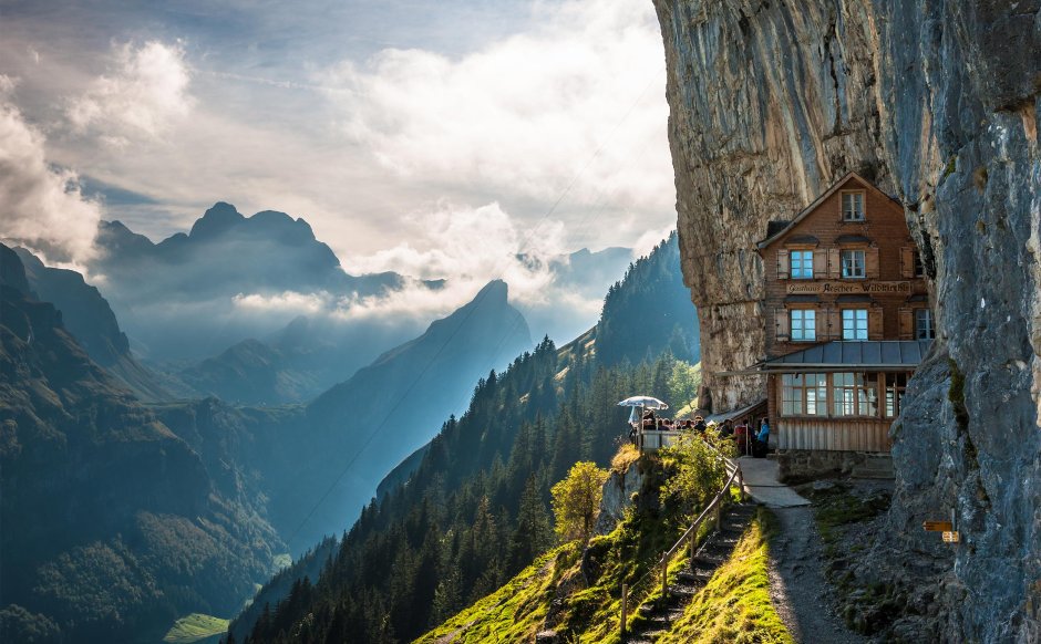 Самый известный отель Aescher в Швейцарии