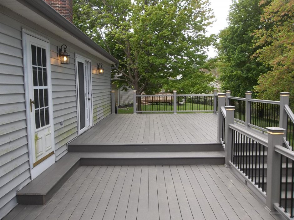 Веранда в сером цвете