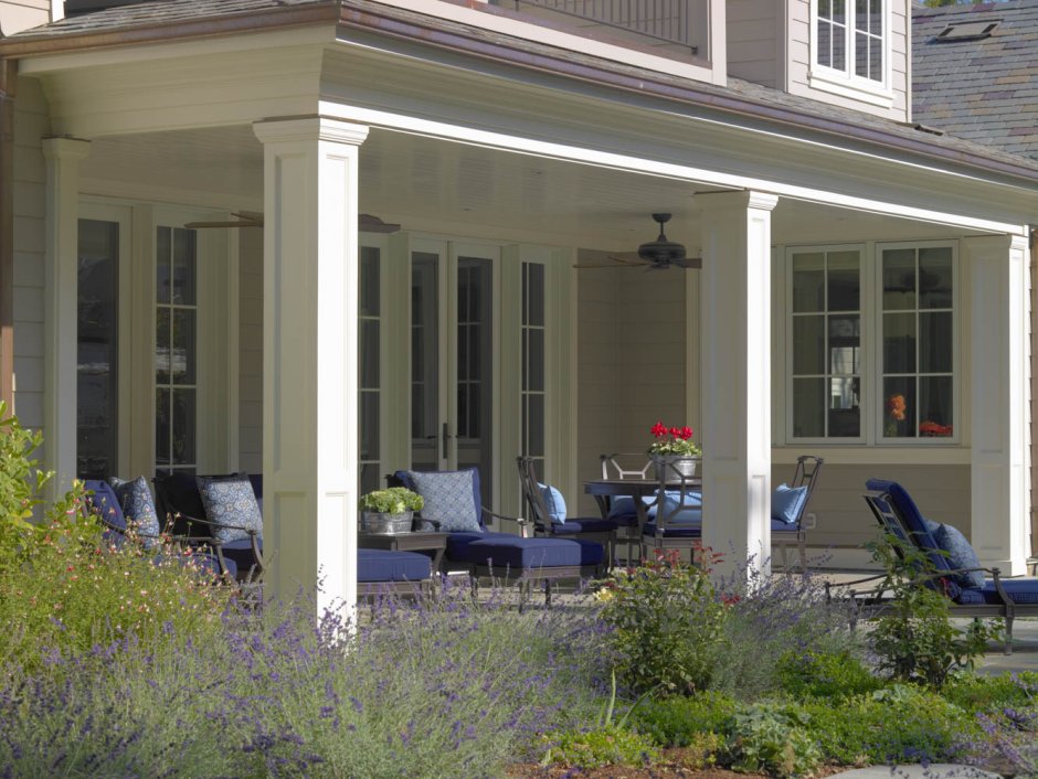 Крыльцо в частном доме