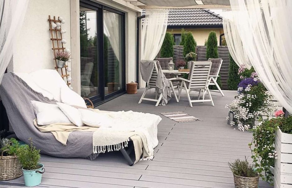 Терраса в белом цвете