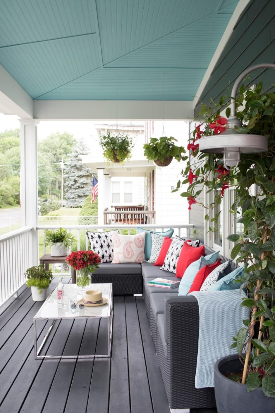 Серая веранда