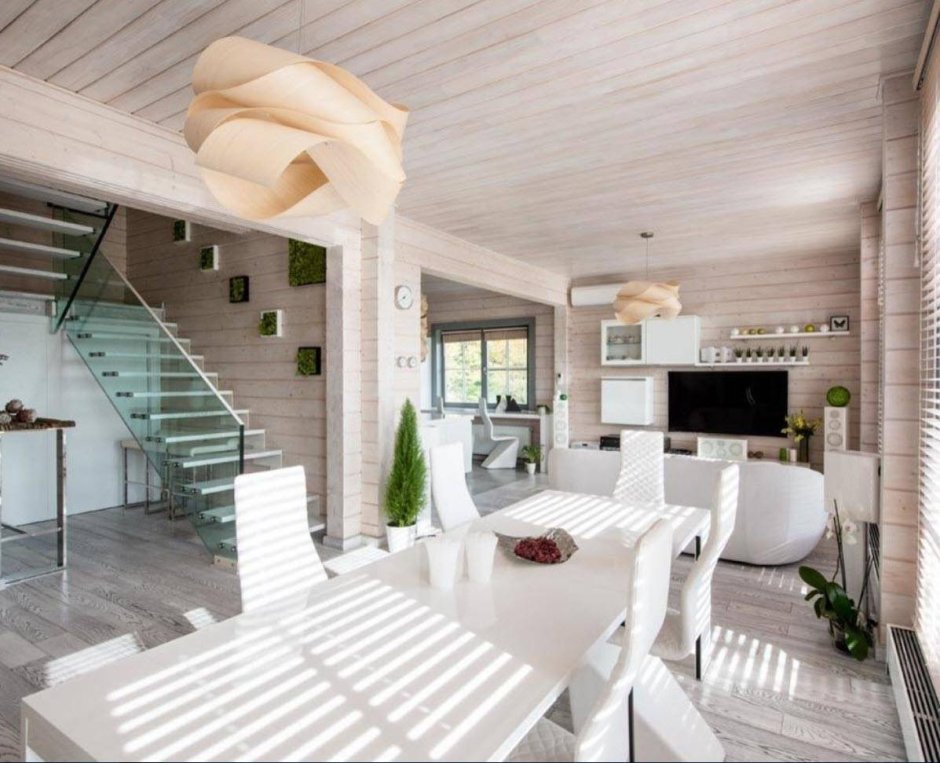 Белая деревянная стена